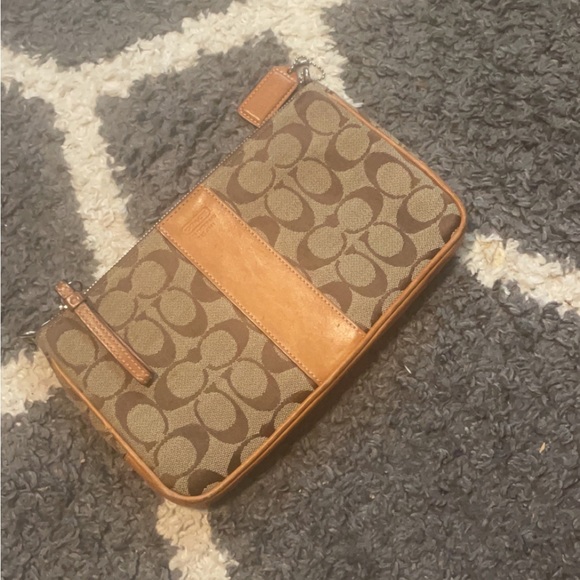 Coach crossbody no strap worn one 5 times - Picture 3 of 3